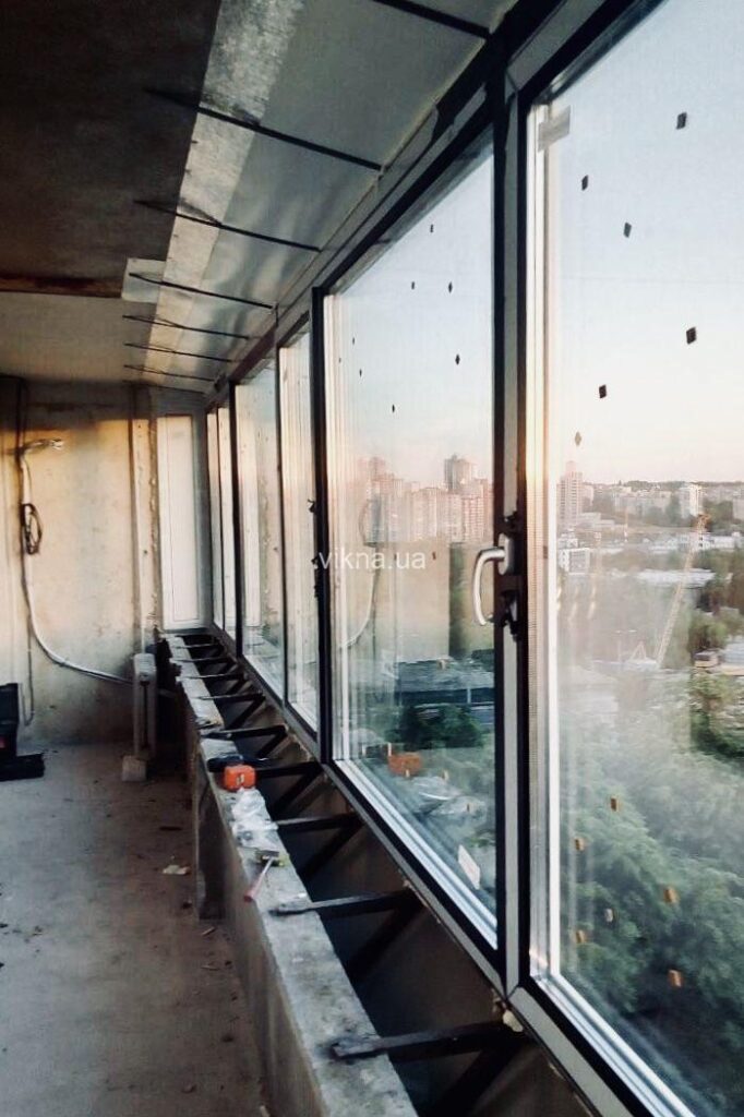 черные окна rehau