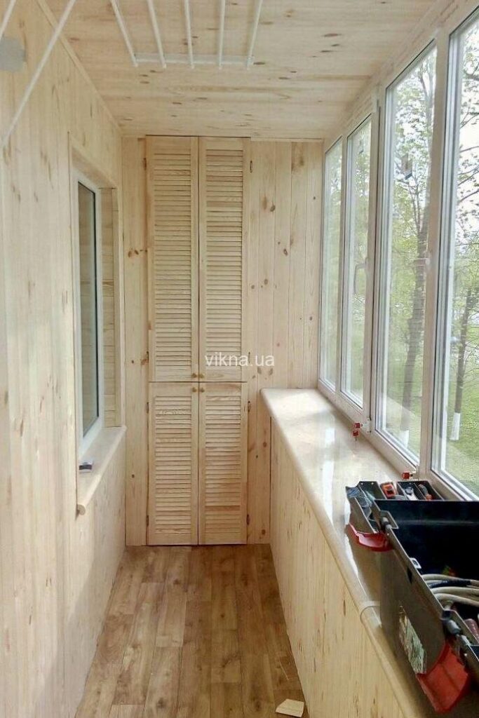 обшивка балкона деревянной вагонкой