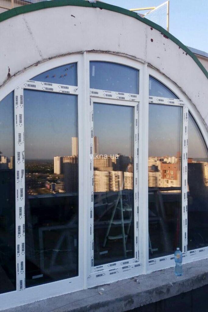 окна rehau арка