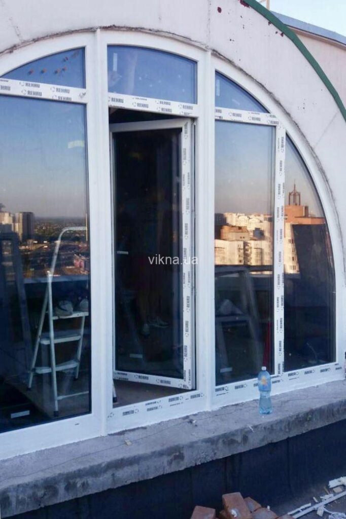 окна rehau арка