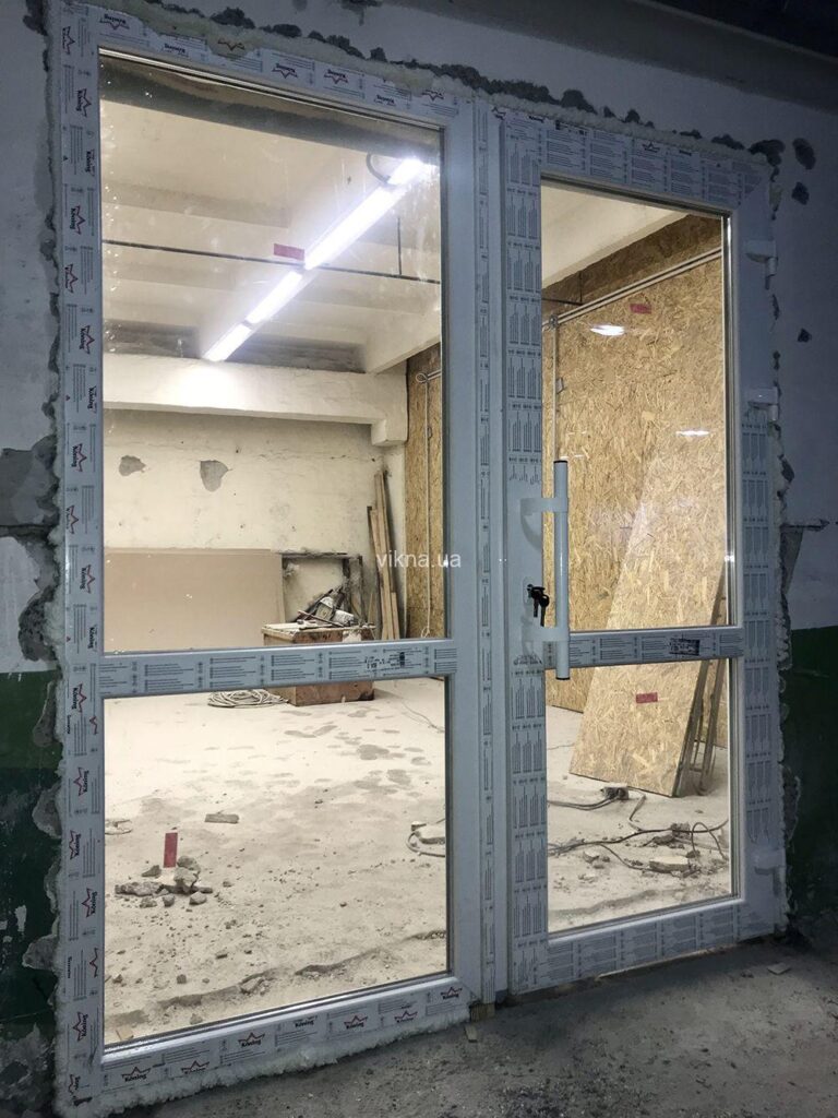 входные пластиковые двери koning