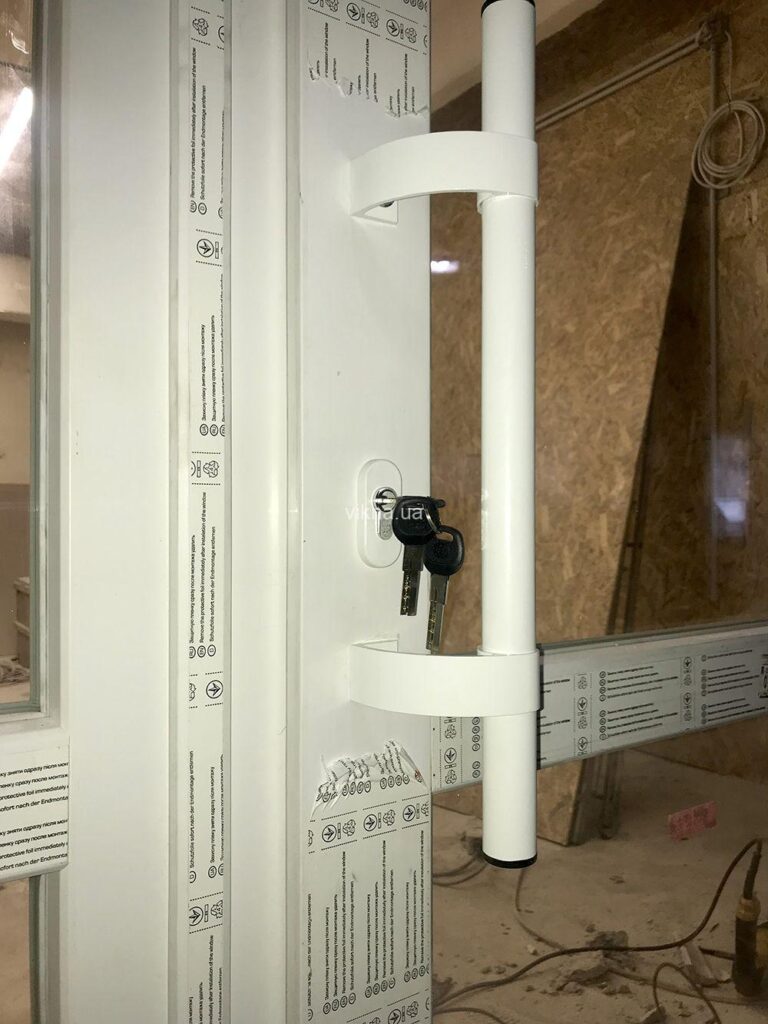 входные пластиковые двери koning