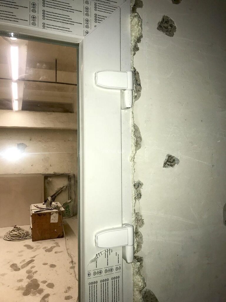 входные пластиковые двери koning