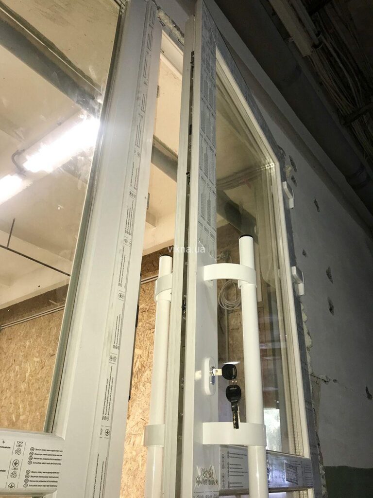 входные пластиковые двери koning