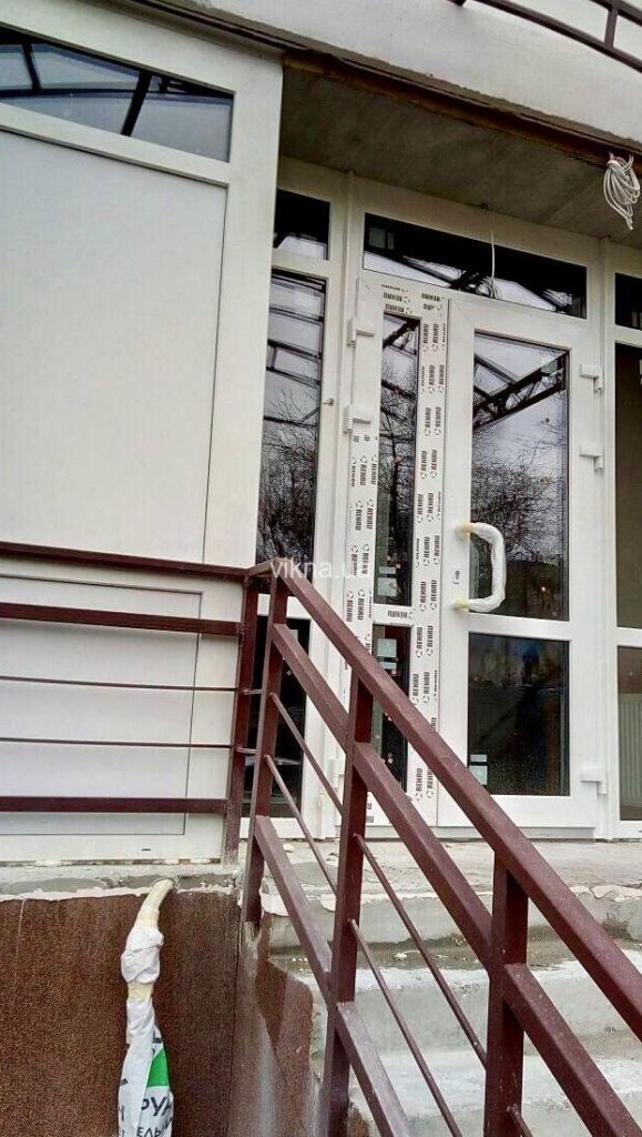 входные двери Rehau