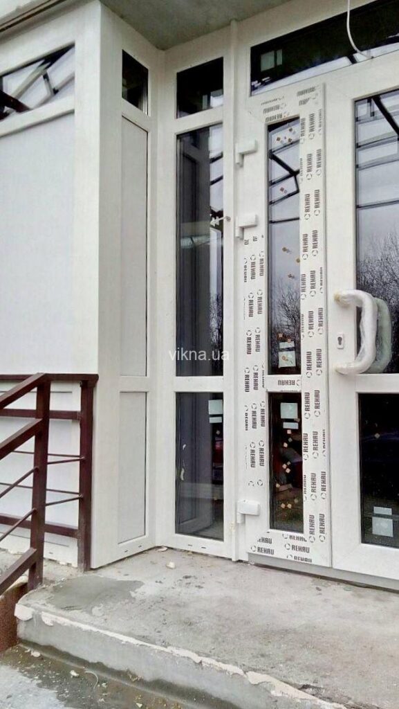 входные двери Rehau