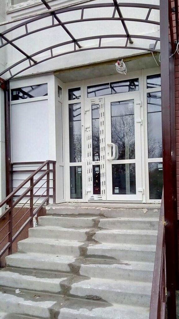 входные двери Rehau