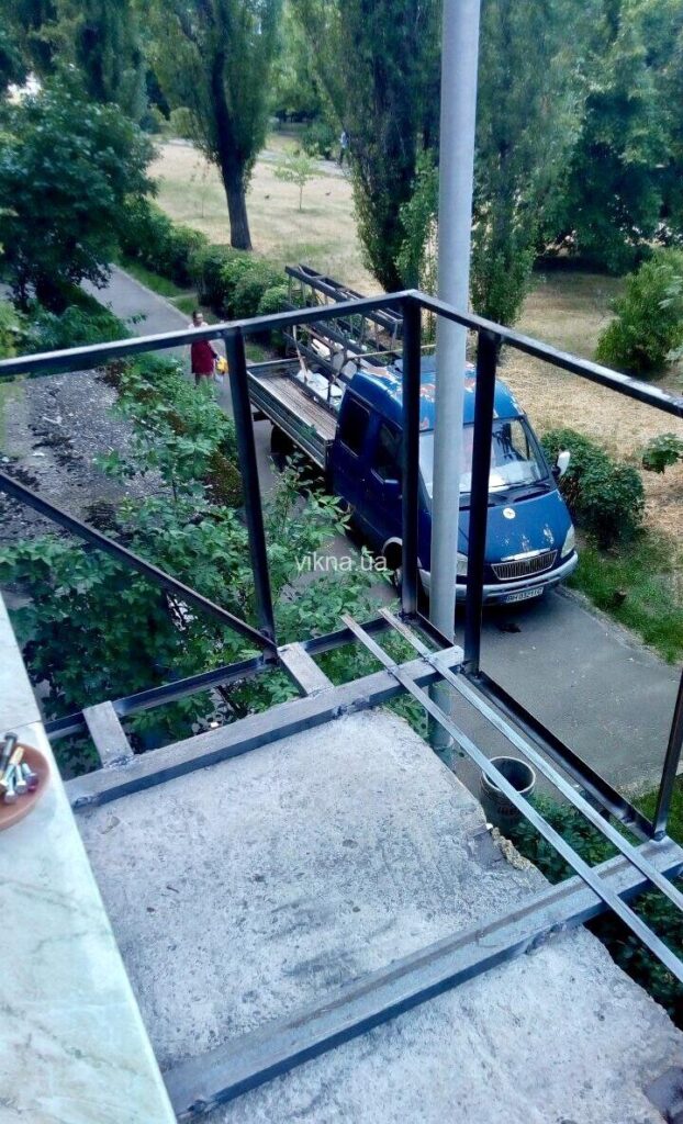 вынос балкона по плите