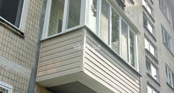 балкон с выносом и окнами brokelman